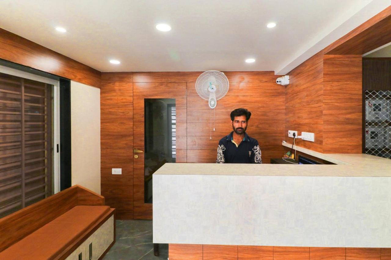 Oyo 63903 Hotel Shree Ram Villa Dwārka Eksteriør billede