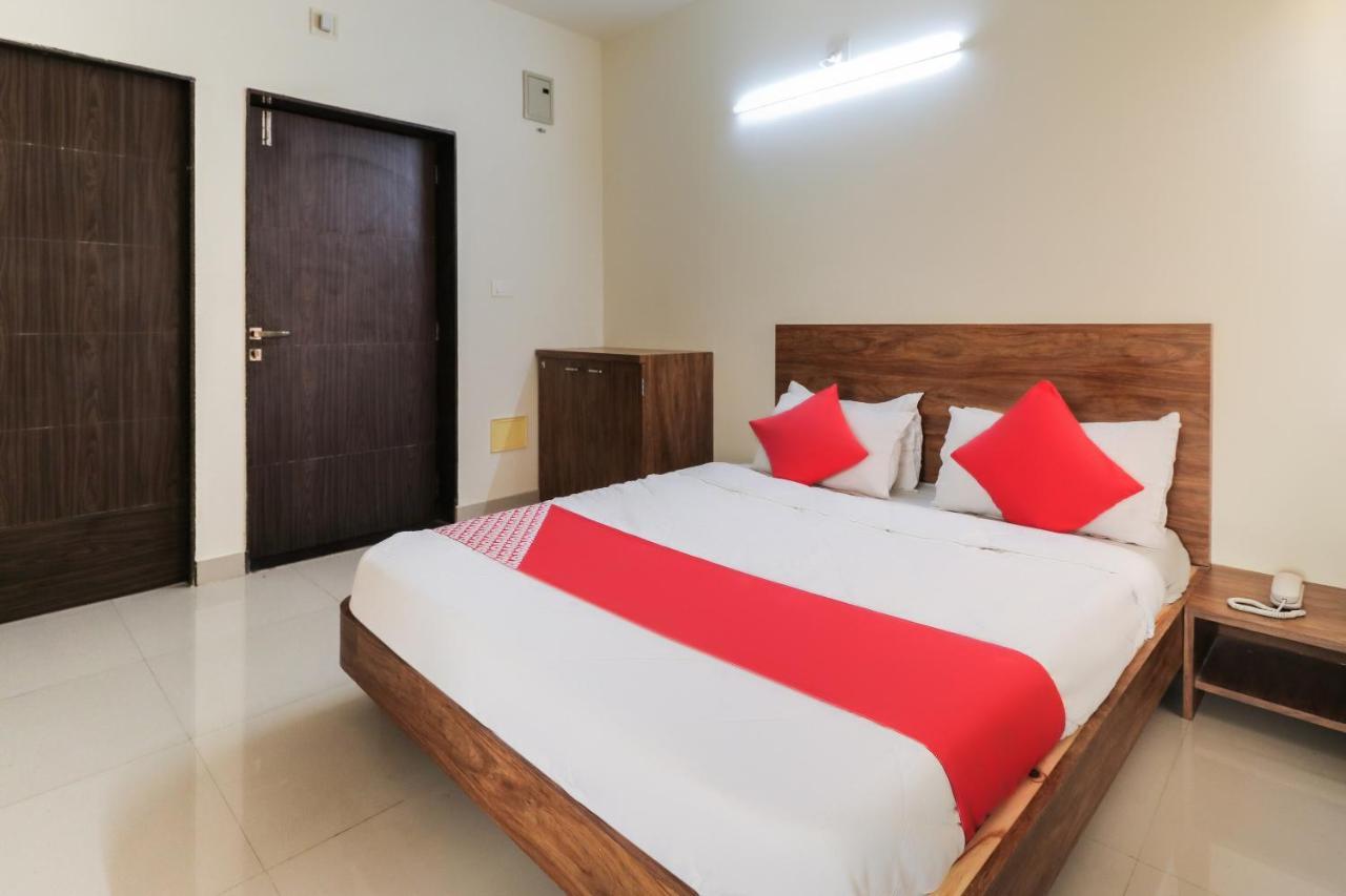 Oyo 63903 Hotel Shree Ram Villa Dwārka Eksteriør billede